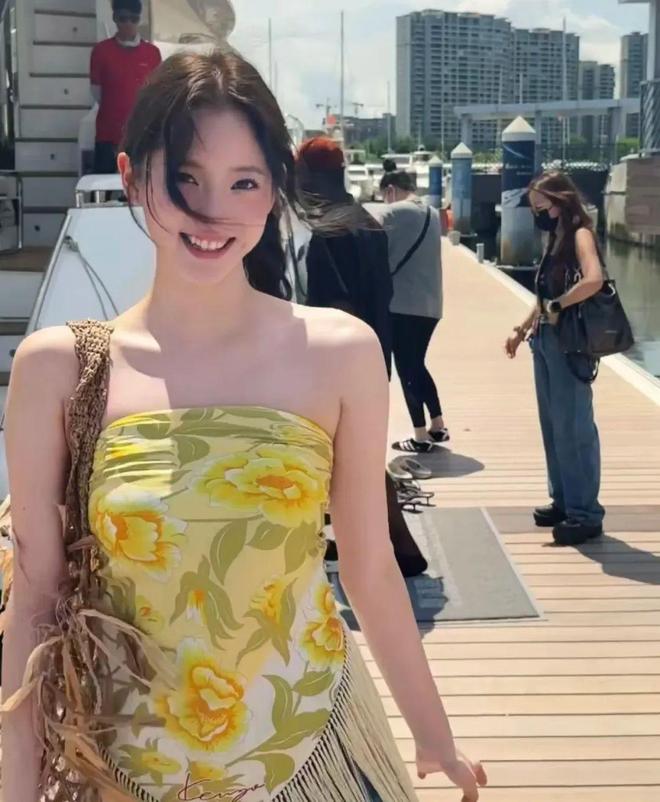 ！发现她审美是真好！基础款都穿的好洋气不朽情缘首页看了欧阳娜娜近30套穿搭(图5)