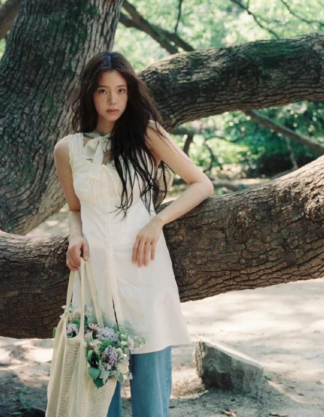 ！发现她审美是真好！基础款都穿的好洋气不