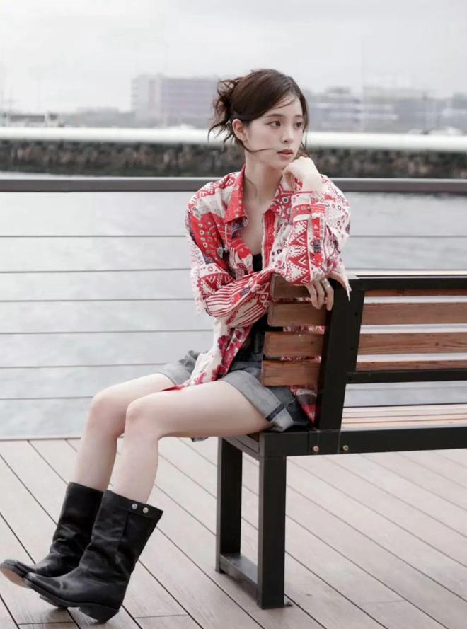 ！发现她审美是真好！基础款都穿的好洋气不朽情缘首页看了欧阳娜娜近30套穿搭(图3)